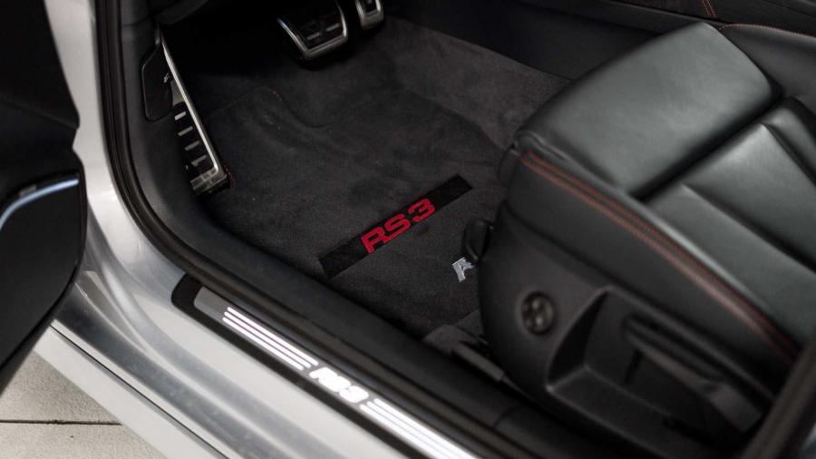 Детали интерьера Audi RS3 Sportback by ABT (8V) 2019 года  (фото 8 из 11)